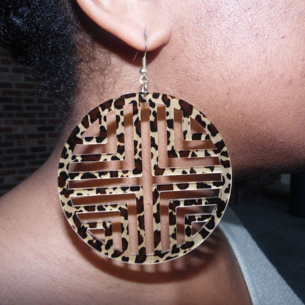 Leopard print Medallion earrings - Picture 2 of 6